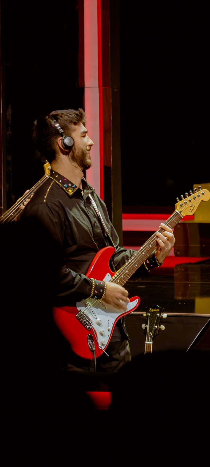Pedro Passanesi tocando guitarra